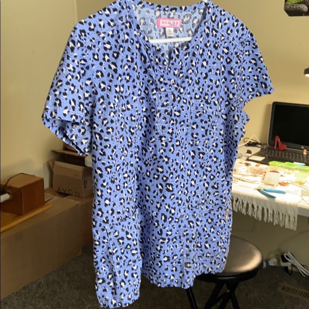 Scrub top